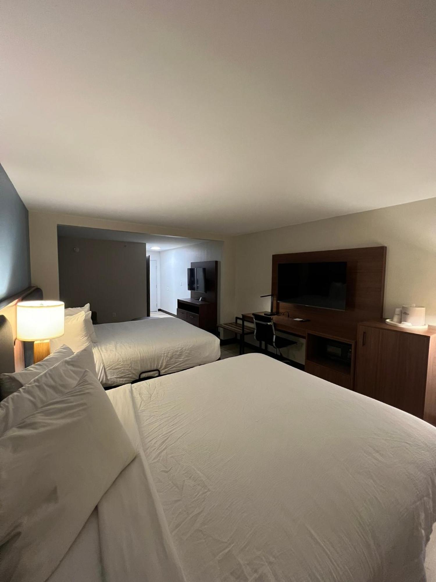 Wingate By Wyndham Dublin Near Claytor Lake State Park Exterior foto